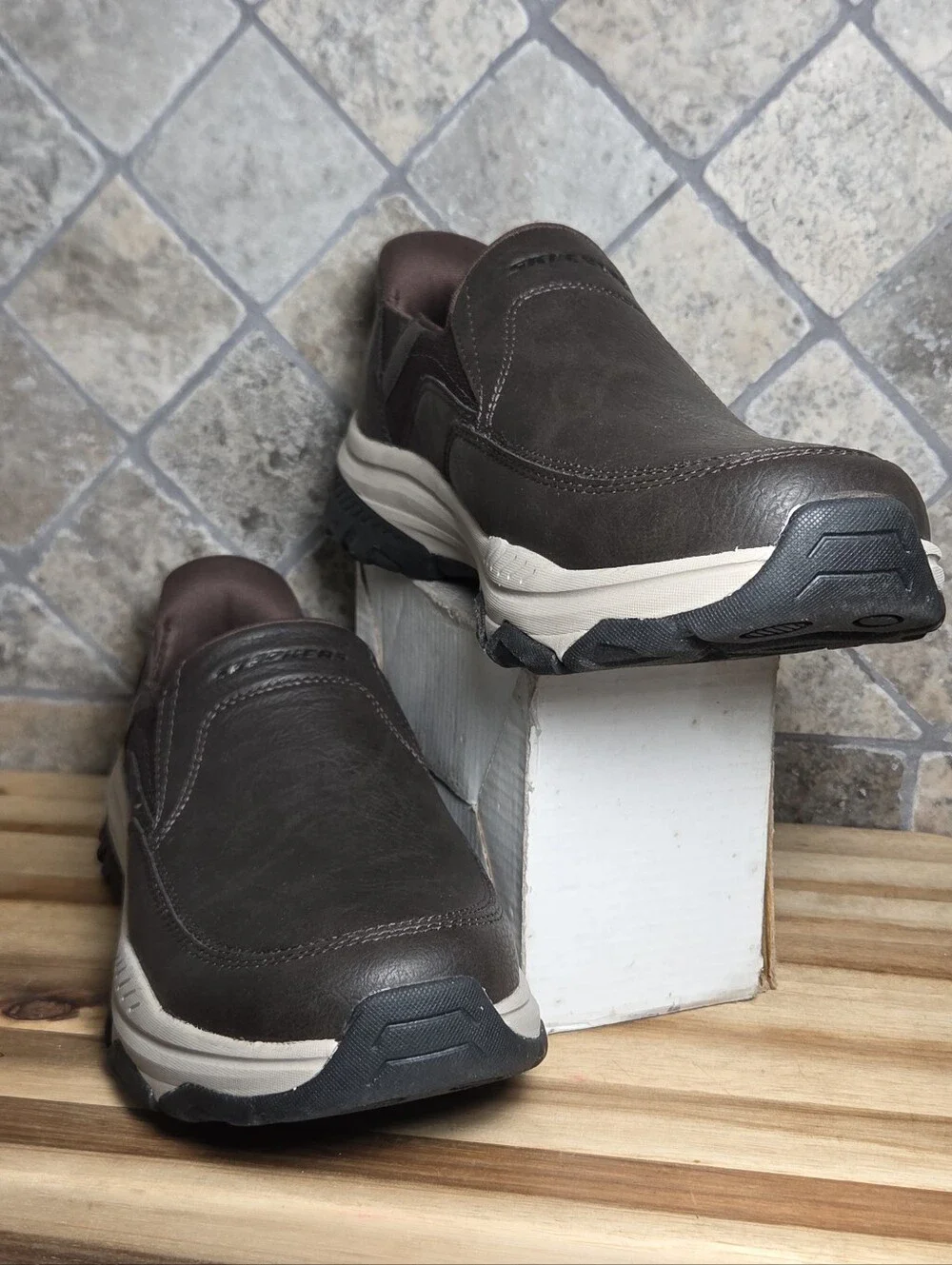 Skechers Men's Shoe Hands Free Swift Fit Izaiah Brown Size 9 M Step In & Go
